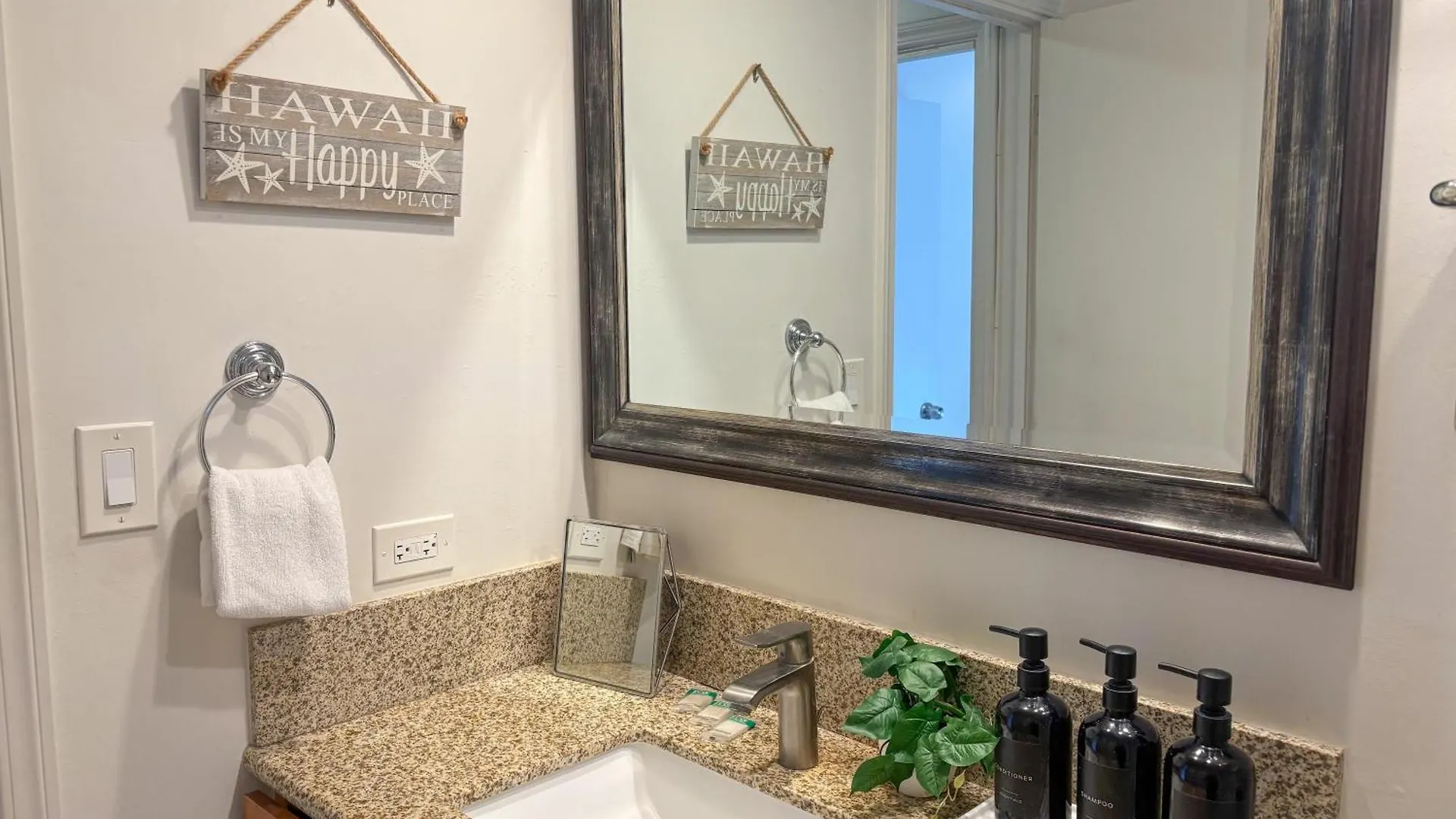 Relaxing Kalakauan 1-Bedroom 0*, Honolulu